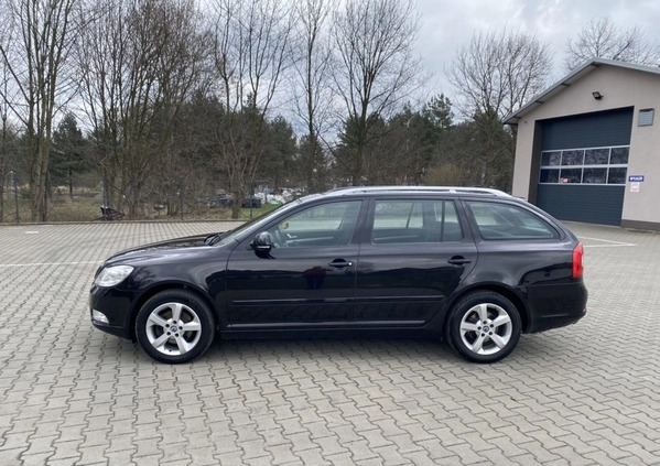 Skoda Octavia cena 28900 przebieg: 212000, rok produkcji 2011 z Poręba małe 254
